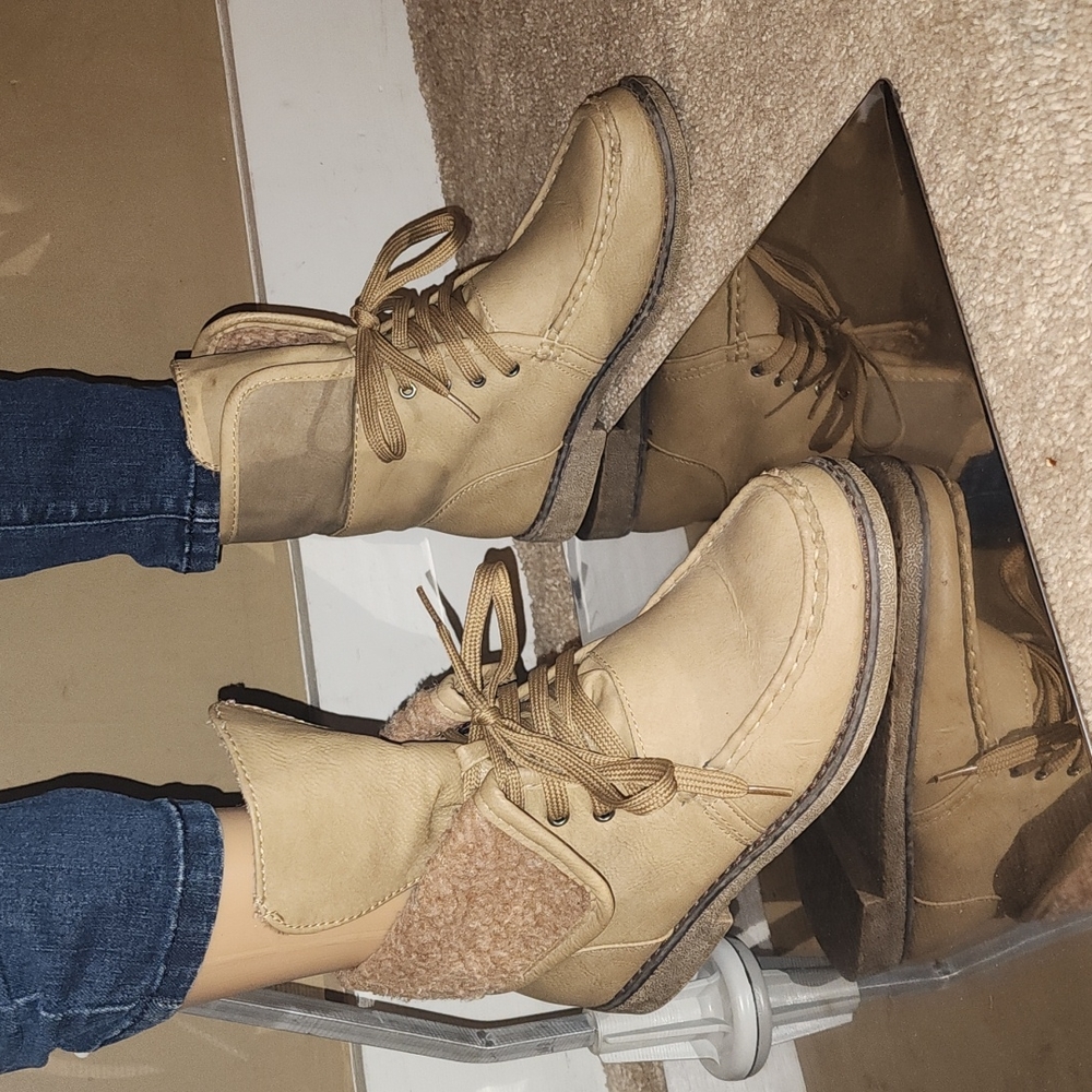 Boots, size 6, tan, faux fur - Picture 2 of 11